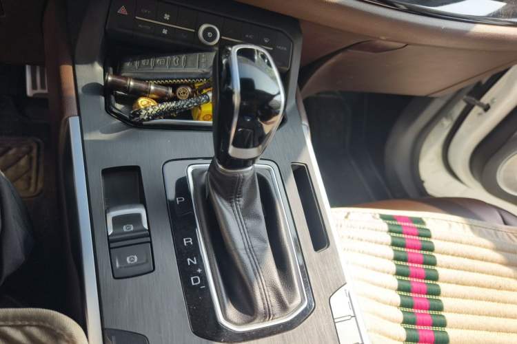 Used Wey VV5 2017 2.0T Ultra-Luxury Version Gear Lever