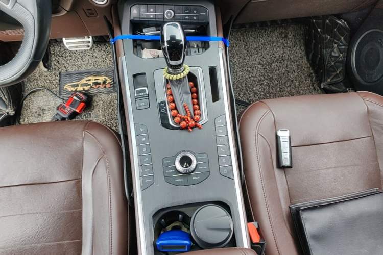 Used Wey VV5 2017 2.0T Flagship Edition Gear Lever
