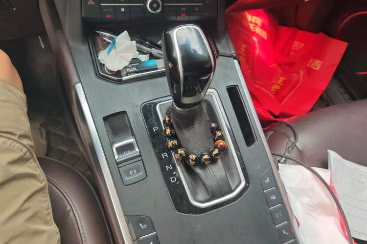 Used Wey VV5 2017 2.0T Flagship Edition Gear Lever