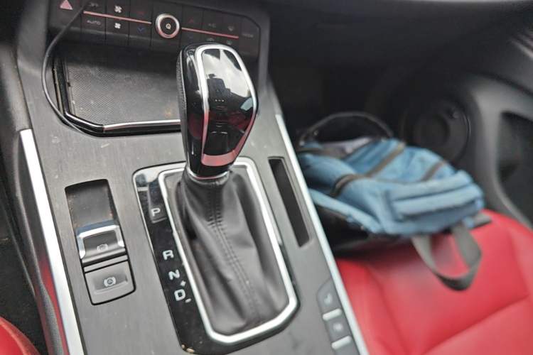 Used Wey VV5 2017 2.0T Flagship Edition Gear Lever