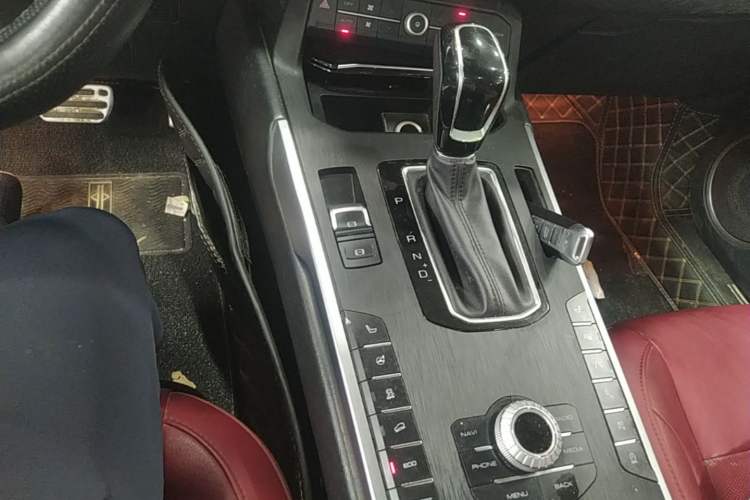 Used Wey VV5 2017 2.0T Flagship Edition Gear Lever