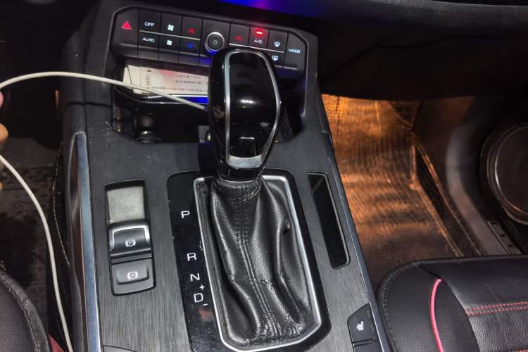 Used Wey VV5 2017 2.0T Ultra-Luxury Version Gear Lever
