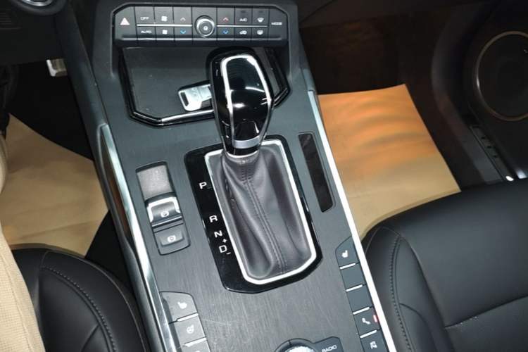 Used Wey VV5 2017 2.0T Ultra-Luxury Version Gear Lever