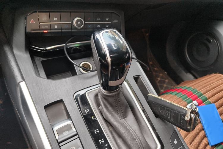 Used Wey VV5 2017 2.0T Ultra-Luxury Version Gear Lever