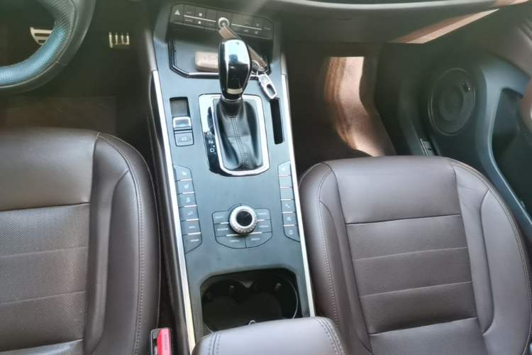 Used Wey VV5 2017 2.0T Ultra-Luxury Version Gear Lever