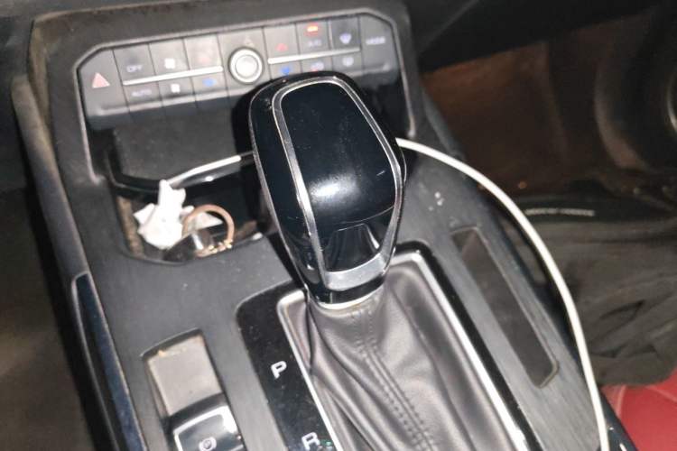 Used Wey VV5 2017 2.0T Ultra-Luxury Version Gear Lever