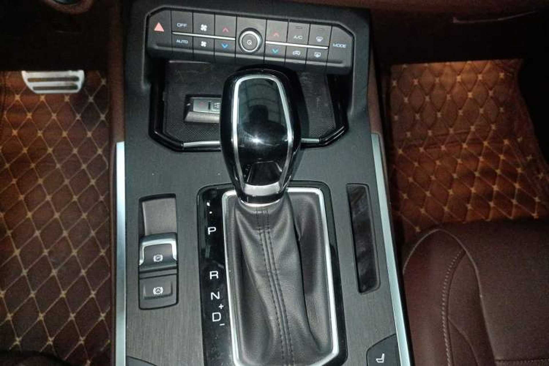 Used Wey VV5 2017 2.0T Flagship Edition Gear Lever