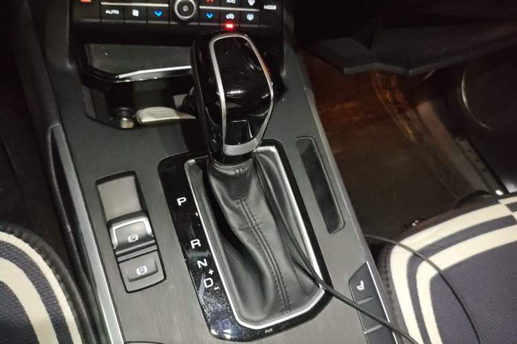 Used Wey VV5 2017 2.0T Ultra-Luxury Version Gear Lever