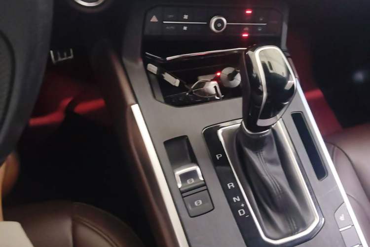 Used Wey VV5 2017 2.0T Ultra-Luxury Version Gear Lever