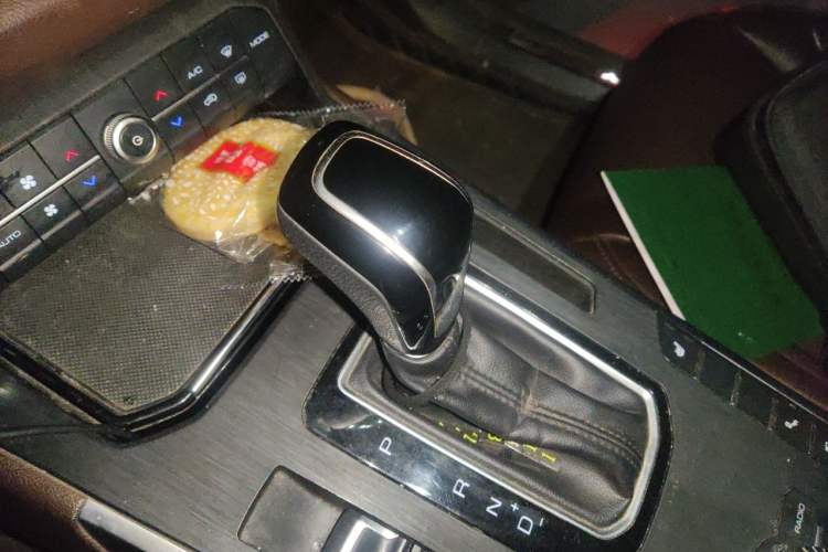 Used Wey VV5 2017 2.0T Ultra-Luxury Version Gear Lever