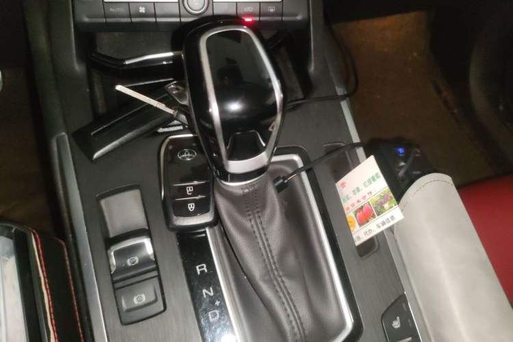 Used Wey VV5 2017 2.0T Ultra-Luxury Version Gear Lever