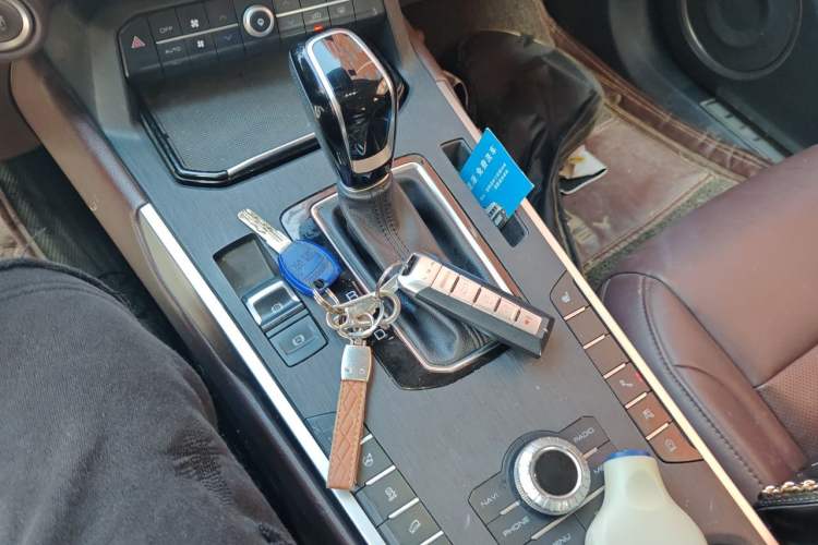 Used Wey VV5 2017 2.0T Ultra-Luxury Version Gear Lever