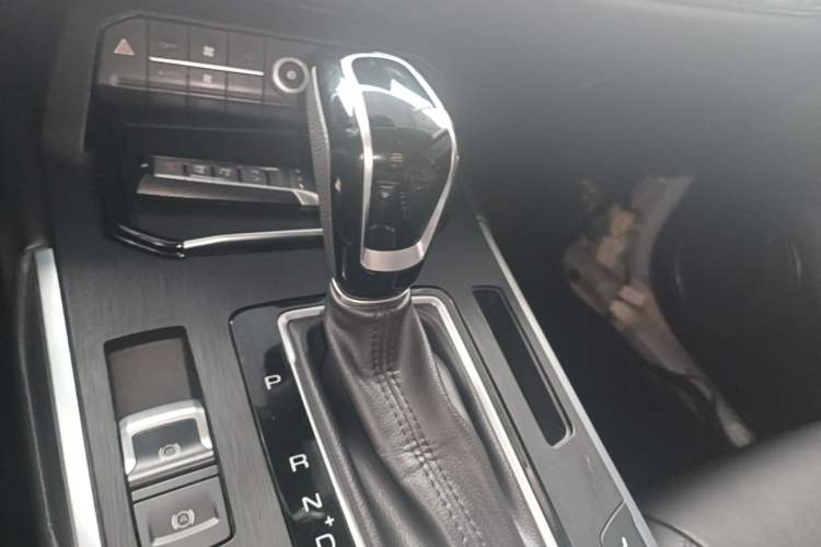 Used Wey VV5 2017 2.0T Flagship Edition Gear Lever