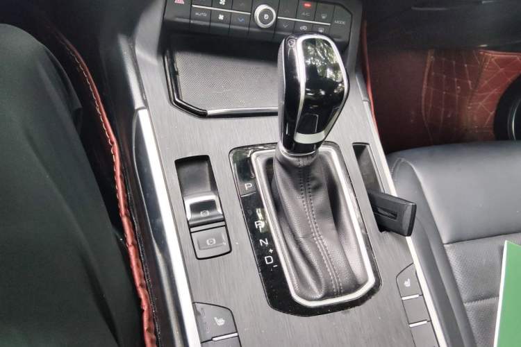 Used Wey VV5 2017 2.0T Ultra-Luxury Version Gear Lever