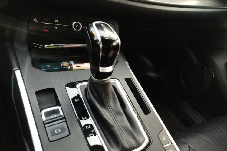 Used Wey VV5 2017 2.0T Flagship Edition Gear Lever