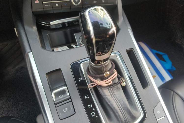 Used Wey VV5 2017 2.0T Ultra-Luxury Version Gear Lever