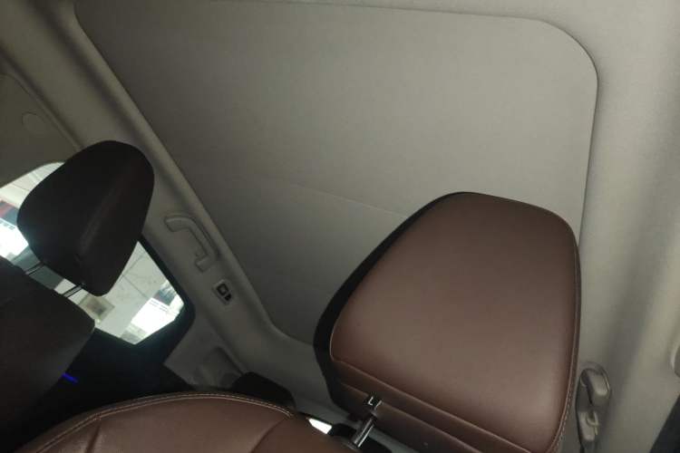 Used Wey VV5 2017 2.0T Flagship Edition Headliner