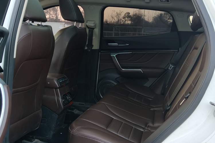 Used Wey VV5 2017 2.0T Ultra-Luxury Version Interior 10
