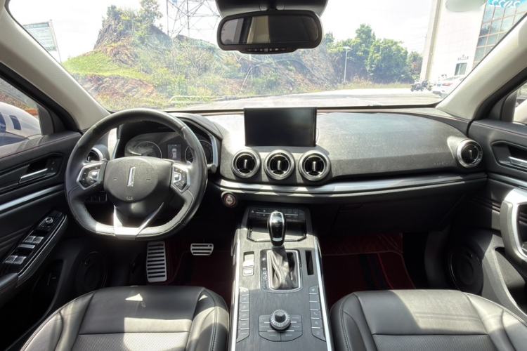 Used Wey VV5 2017 2.0T Ultra-Luxury Version Interior 2