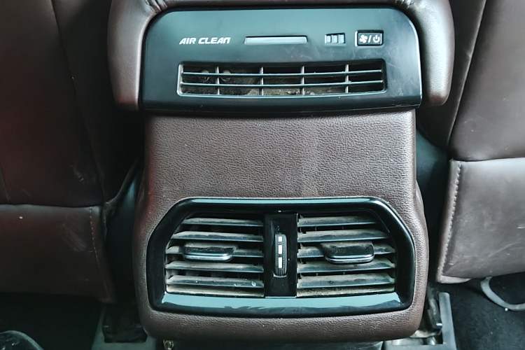 Used Wey VV5 2017 2.0T Ultra-Luxury Version Interior 5