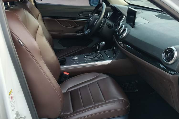 Used Wey VV5 2017 2.0T Ultra-Luxury Version Interior 6