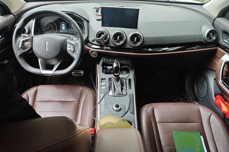 Used Wey VV5 2017 2.0T Ultra-Luxury Version Interior 6