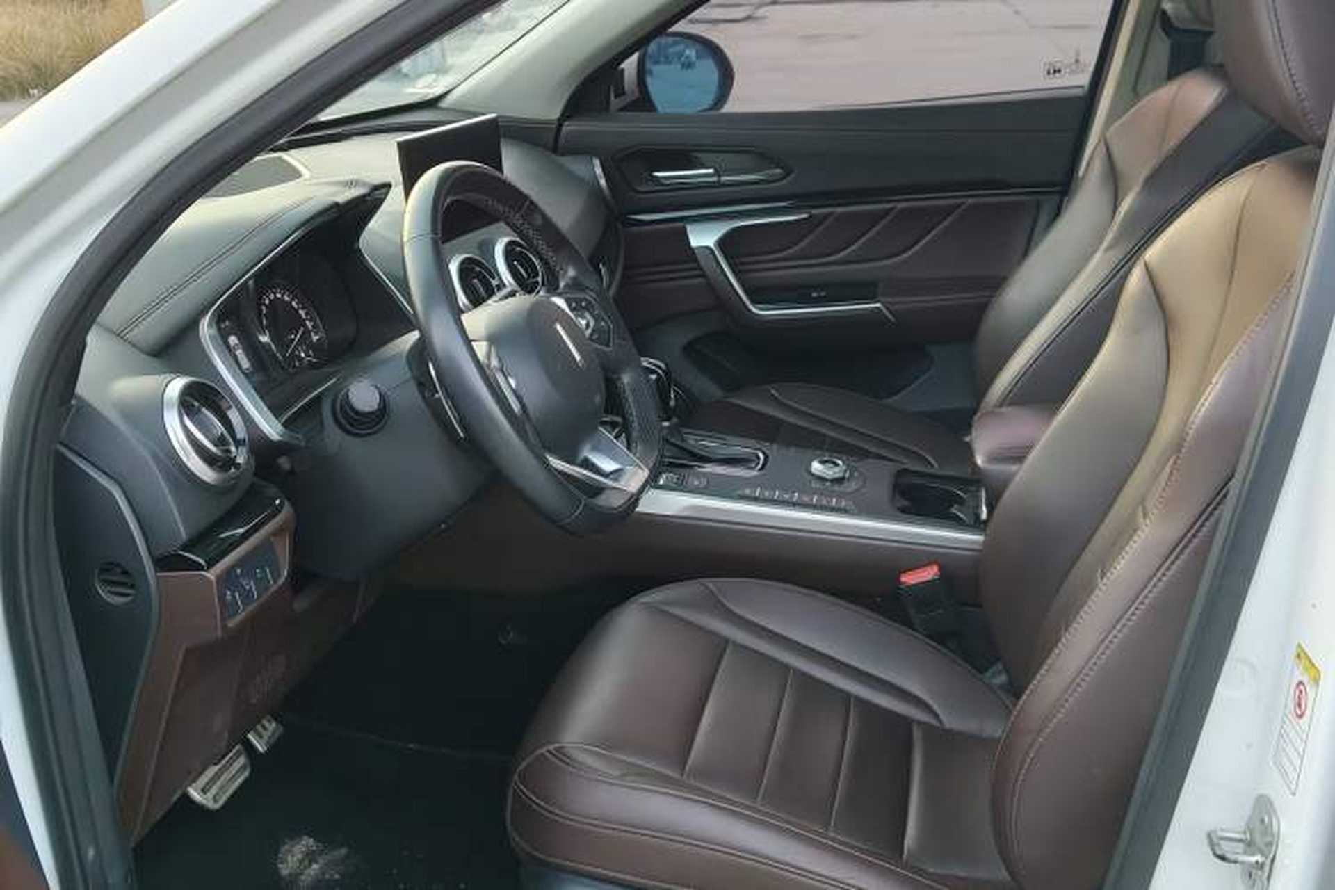 Used Wey VV5 2017 2.0T Ultra-Luxury Version Interior 9