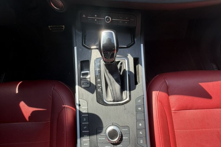 Used Wey VV5 2017 2.0T Flagship Edition Interior 9