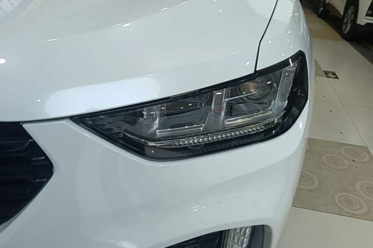 Used Wey VV5 2017 2.0T Flagship Edition Left Front Headlight