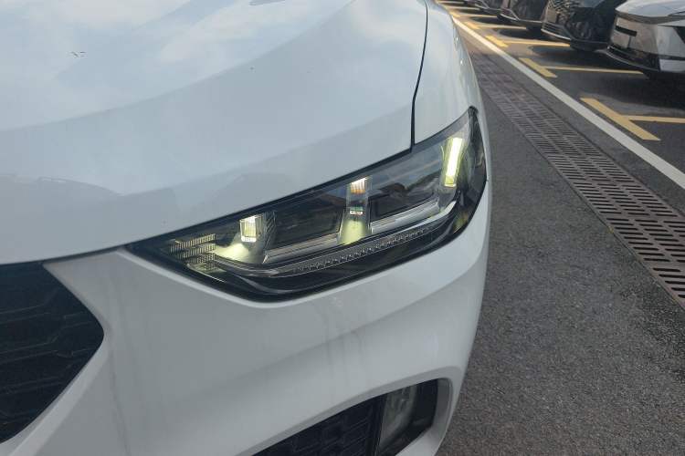 Used Wey VV5 2017 2.0T Ultra-Luxury Version Left Front Headlight