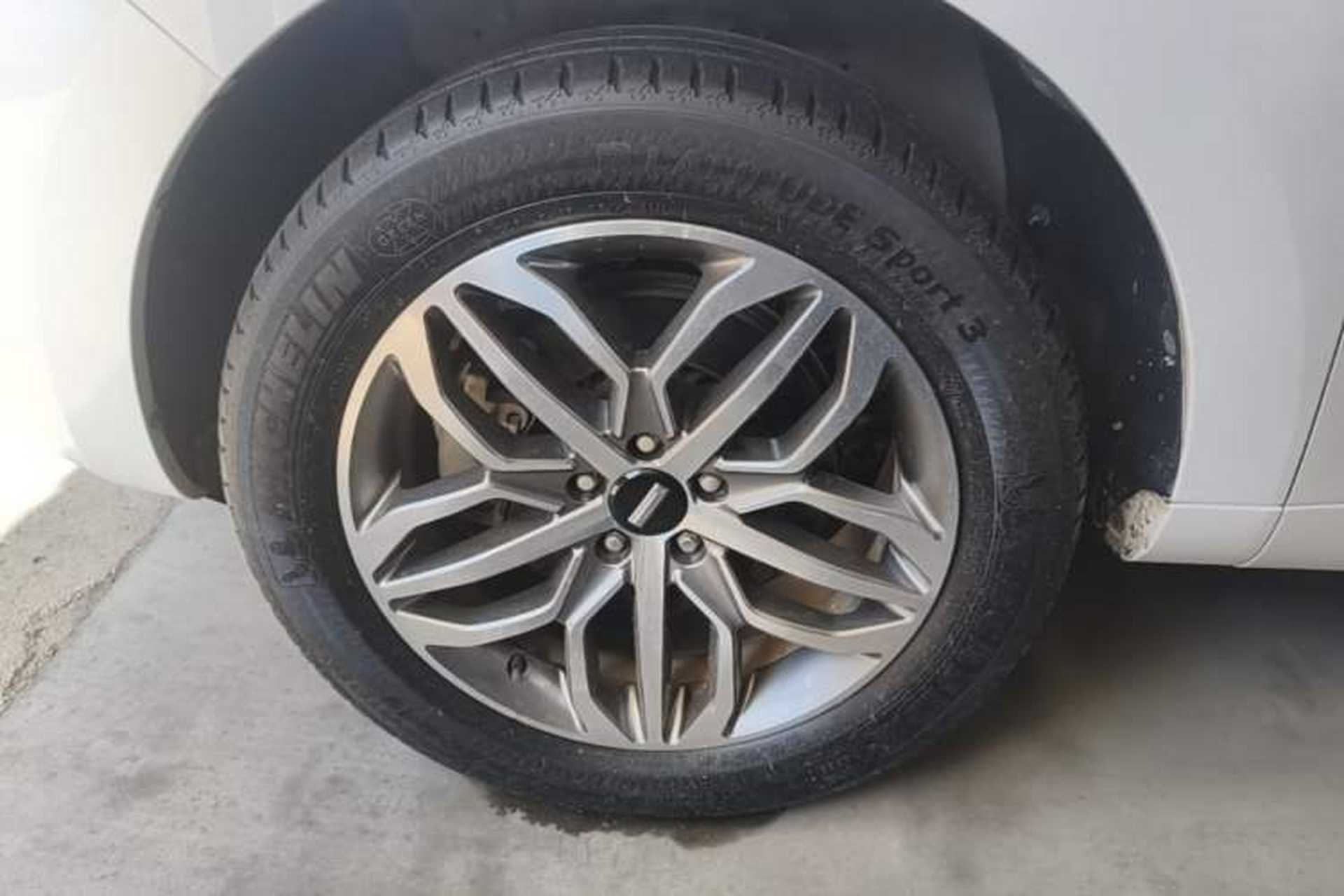 Used Wey VV5 2017 2.0T Ultra-Luxury Version Left Front Wheel Hub