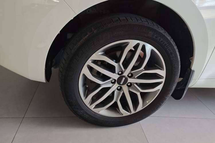 Used Wey VV5 2017 2.0T Ultra-Luxury Version Left Front Wheel Hub