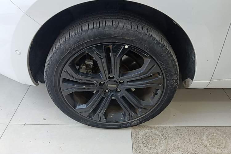 Used Wey VV5 2017 2.0T Flagship Edition Left Front Wheel Hub