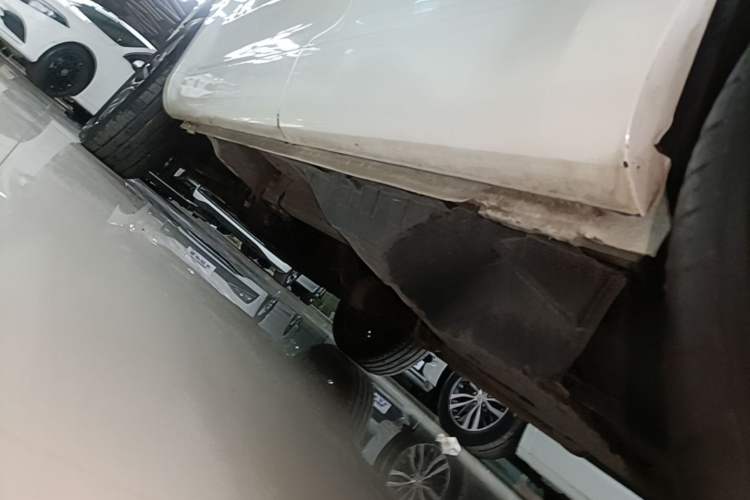 Used Wey VV5 2017 2.0T Ultra-Luxury Version Left Side Sill