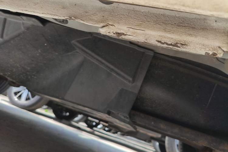 Used Wey VV5 2017 2.0T Ultra-Luxury Version Left Side Sill