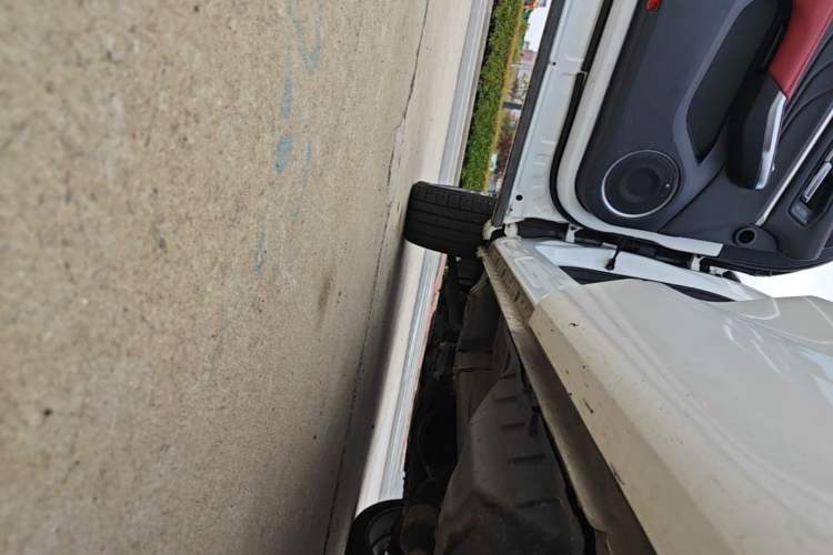 Used Wey VV5 2017 2.0T Flagship Edition Left Side Sill