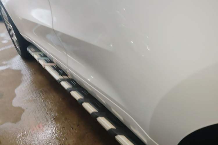 Used Wey VV5 2017 2.0T Ultra-Luxury Version Left Side Sill