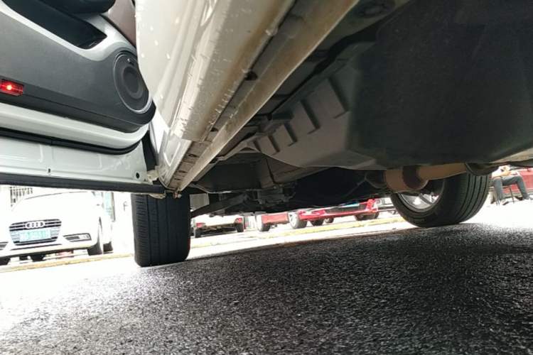 Used Wey VV5 2017 2.0T Ultra-Luxury Version Left Side Sill