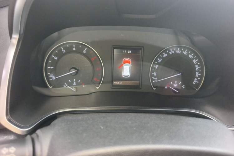 Used Wey VV5 2017 2.0T Ultra-Luxury Version Odometer Close Up