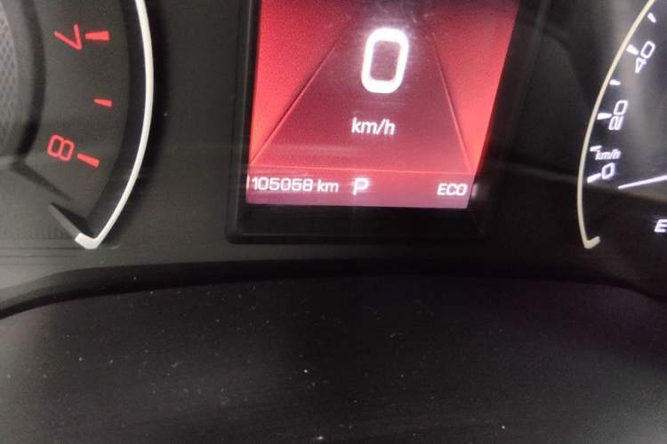 Used Wey VV5 2017 2.0T Ultra-Luxury Version Odometer Close Up