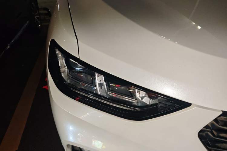 Used Wey VV5 2017 2.0T Ultra-Luxury Version Right Front Headlight