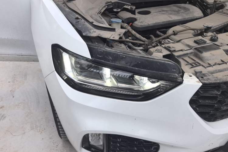 Used Wey VV5 2017 2.0T Ultra-Luxury Version Right Front Headlight