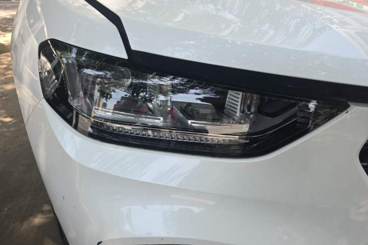 Used Wey VV5 2017 2.0T Ultra-Luxury Version Right Front Headlight