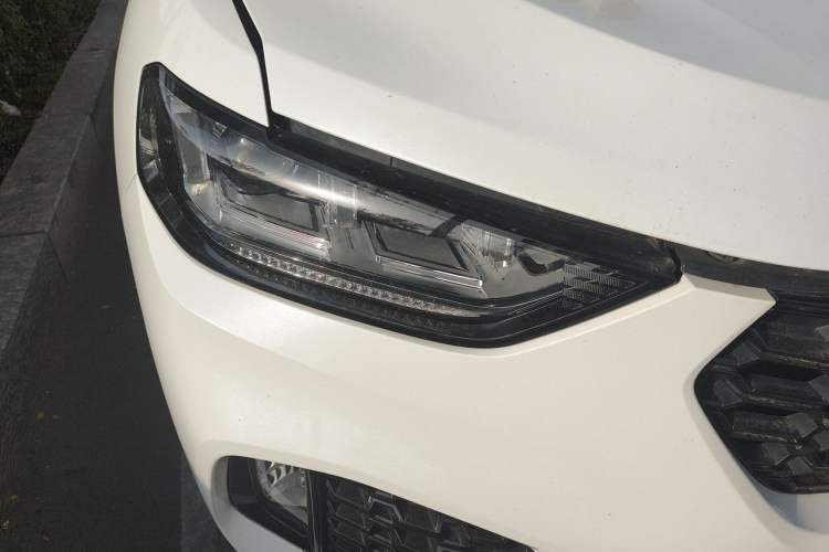 Used Wey VV5 2017 2.0T Ultra-Luxury Version Right Front Headlight