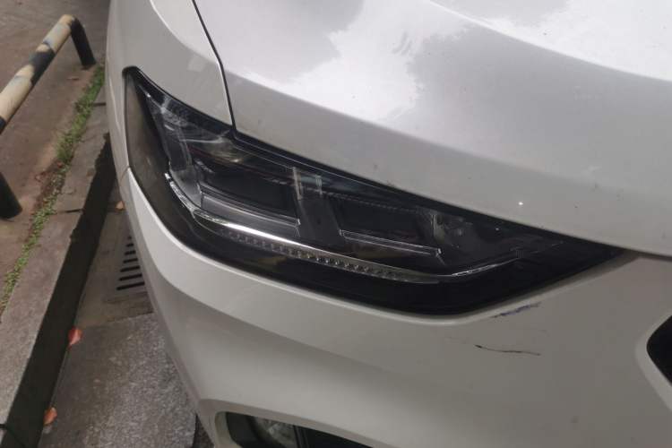 Used Wey VV5 2017 2.0T Ultra-Luxury Version Right Front Headlight