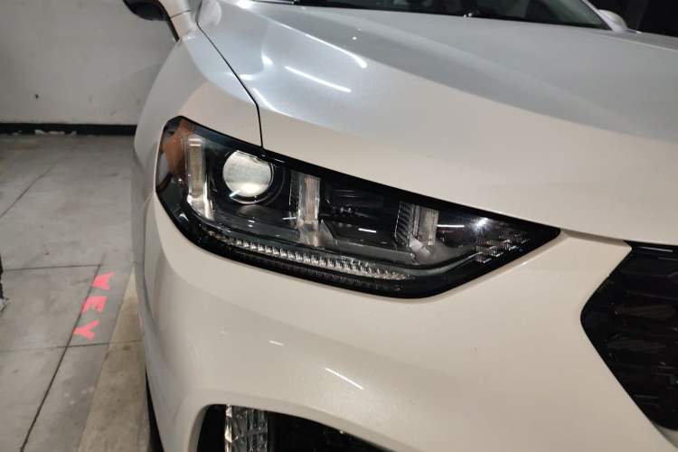 Used Wey VV5 2017 2.0T Flagship Edition Right Front Headlight