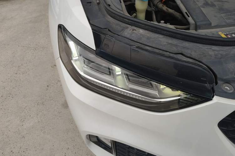 Used Wey VV5 2017 2.0T Flagship Edition Right Front Headlight