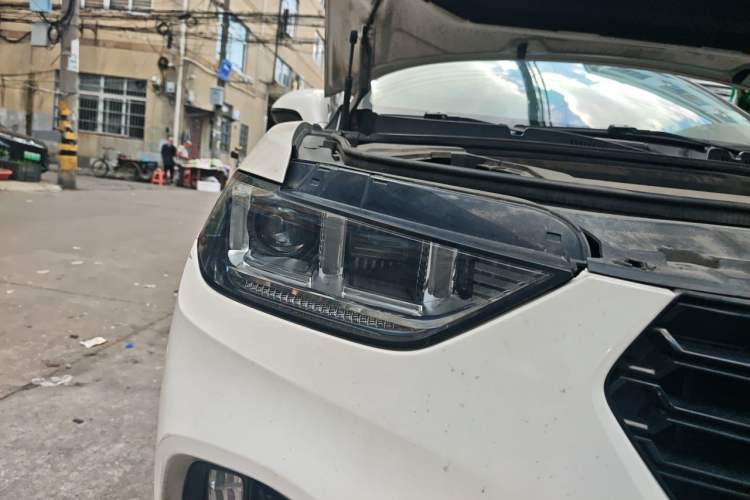 Used Wey VV5 2017 2.0T Flagship Edition Right Front Headlight