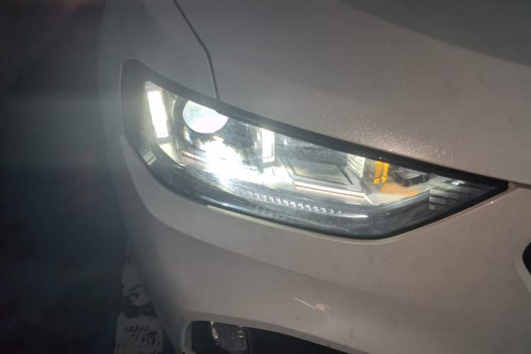 Used Wey VV5 2017 2.0T Ultra-Luxury Version Right Front Headlight