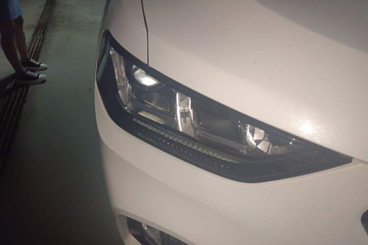 Used Wey VV5 2017 2.0T Ultra-Luxury Version Right Front Headlight